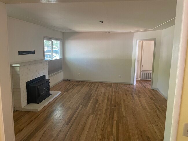 Building Photo - 1661 Hooker Oak Ave