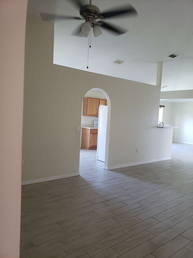 Foto del edificio - 2735 Suncoast Lakes Blvd