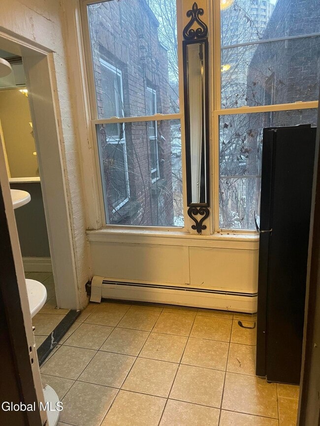 Building Photo - 2156 5th Ave