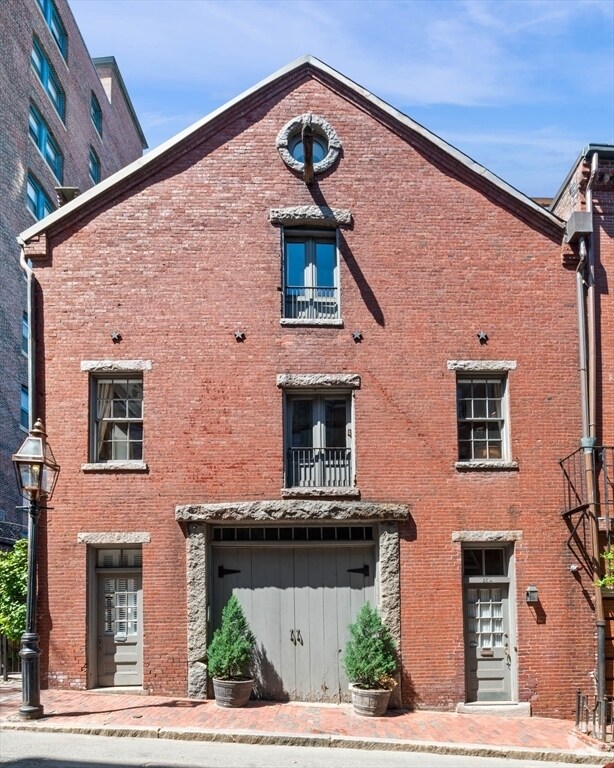Building Photo - 36 Joy St