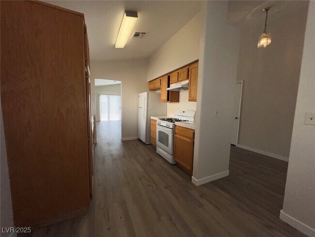 Building Photo - 635 Delorean Dr