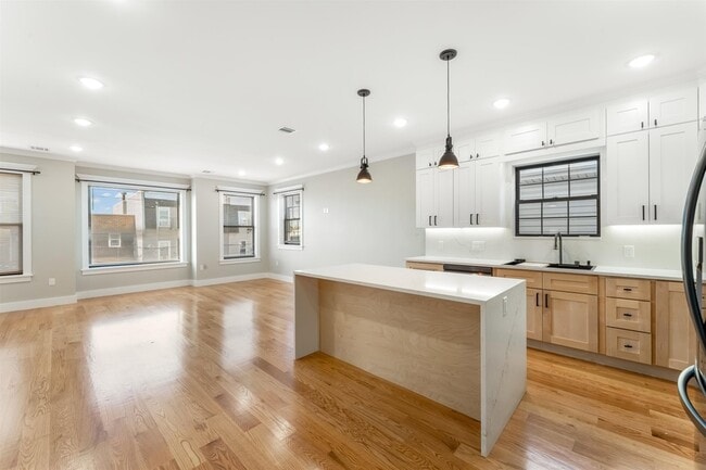 Photo - 230 Griffith St House