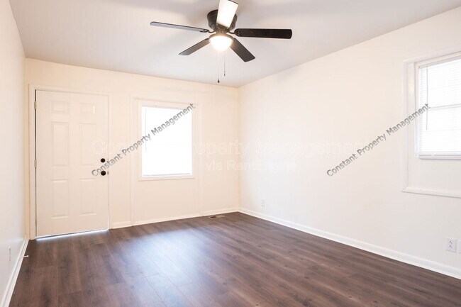 Foto del edificio - 2416 Hillside Dr