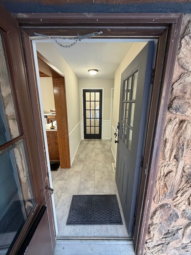 Foto del edificio - 7431 Lake Dr