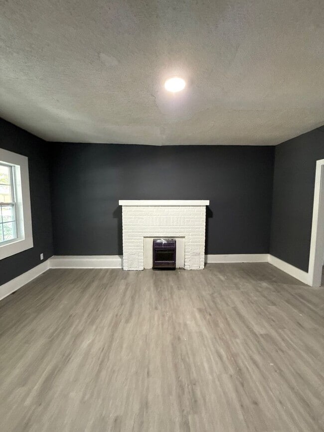 Building Photo - Fully Renovated Home in Binghampton – Section 8 Welcome!