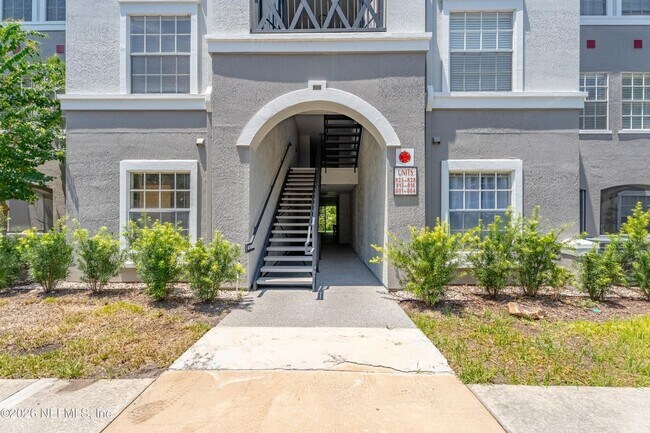 Foto del edificio - 3591 Kernan Blvd S