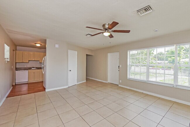 Foto del edificio - 1107 NW 15th Ct