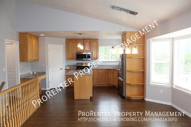 Building Photo - 5 Bed, 3.5 Bath Layton Home on Culdesac