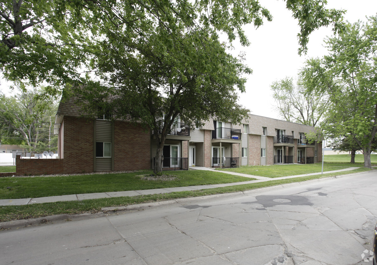 Primary Photo - Cherry Tree Apartments