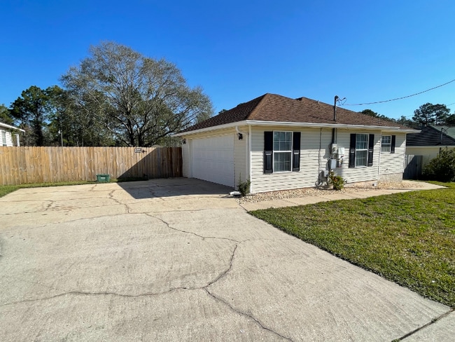 Building Photo - 447 Apple Dr