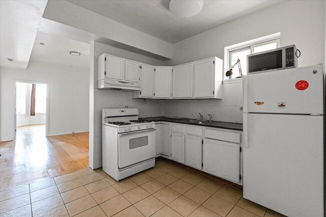 Foto del edificio - 3133 W Augusta Blvd