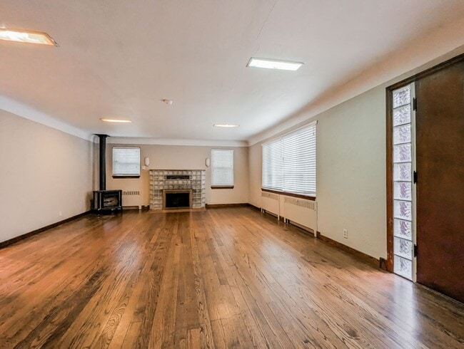 Building Photo - Private old world charm 3 bed, 1 bath home with tons of storage options!
