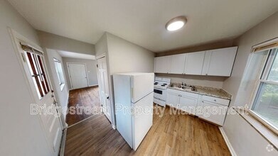 Building Photo - 325 Wallace Dr