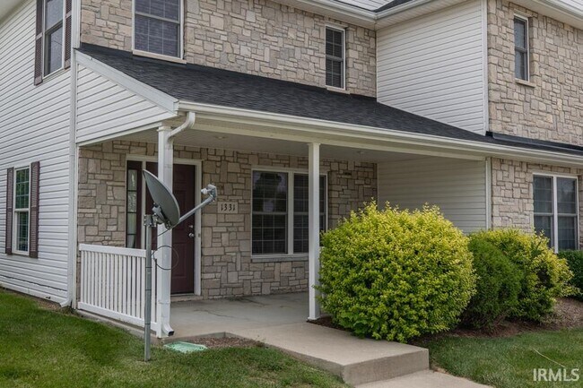 Building Photo - 1331 S Stella Dr