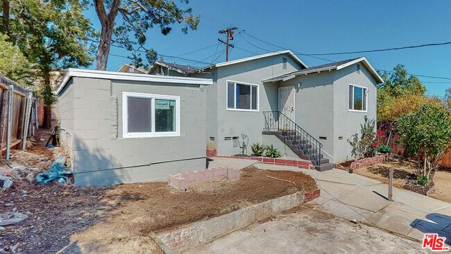Building Photo - 309 1/2 E Fairview Blvd