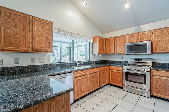 Building Photo - 3 br, 2 bath House - 3100 N Willow Creek Dr