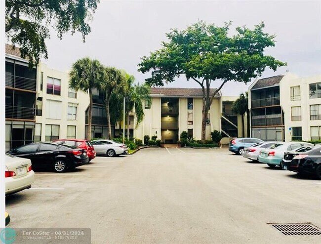 Foto del edificio - 6301 N University Dr