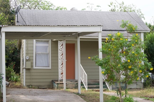 Beautifully Updated 3-Bedroom Home Near Do... - Beautifully Updated 3-Bedroom Home Near Do...