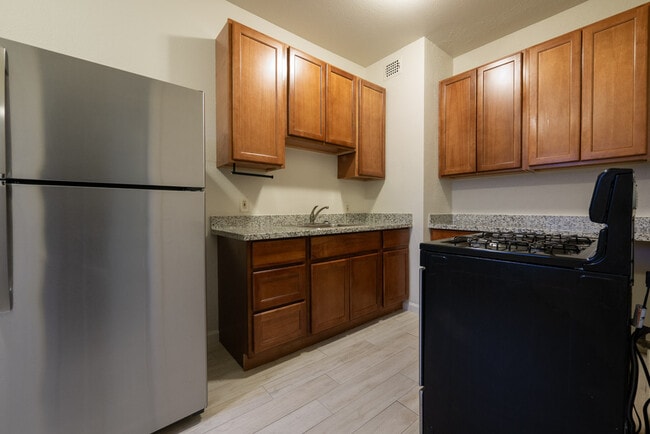 Building Photo - 5735 Avenal Ave