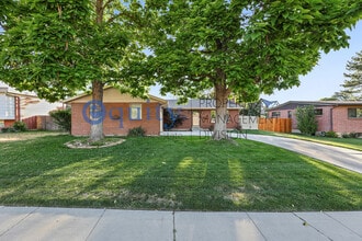 Building Photo - 7102 Brookhill Dr E