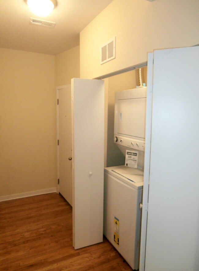Foto del edificio - 6971 N Greenview Ave