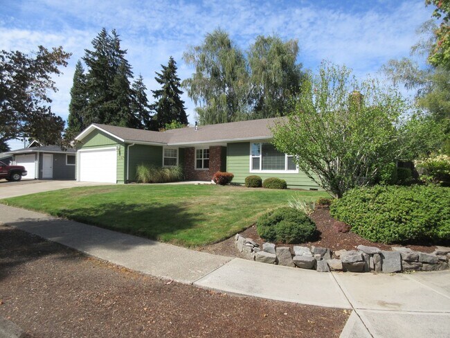 Building Photo - Well Maintained Three Bedroom in Keizer