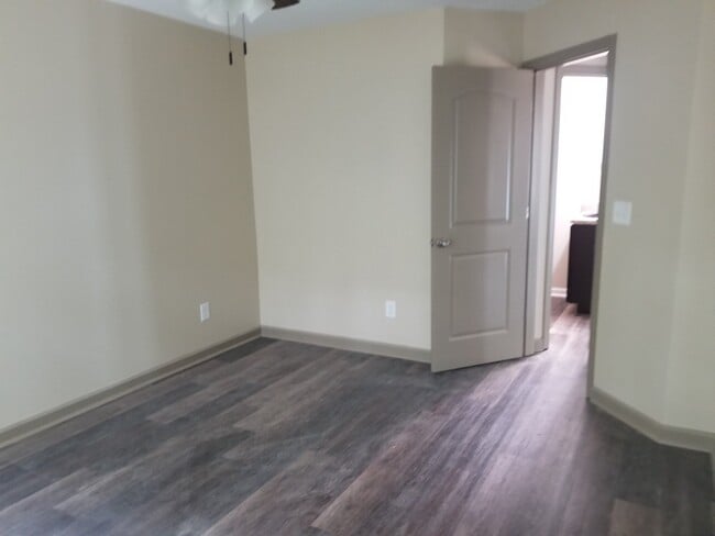 Building Photo - 3961 Glenwood Downs Ln
