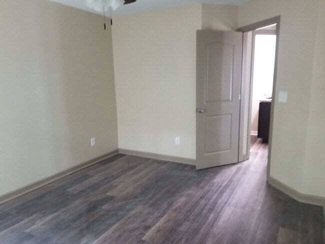Foto del edificio - 3961 Glenwood Downs Ln