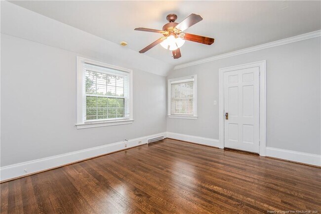 Foto del edificio - 220 Bradford Ave