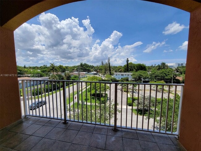 Foto del edificio - 1300 NE 109th St