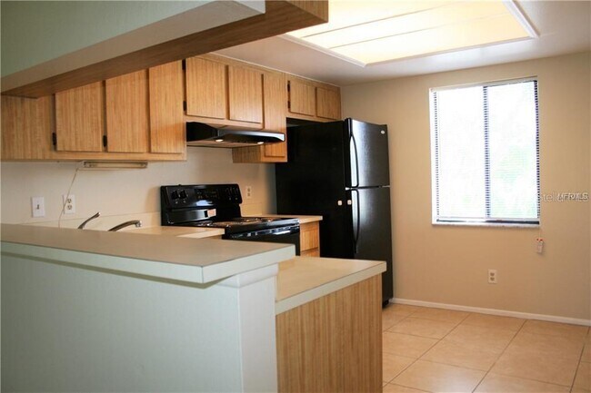 Building Photo - 128 E Cypress Ct