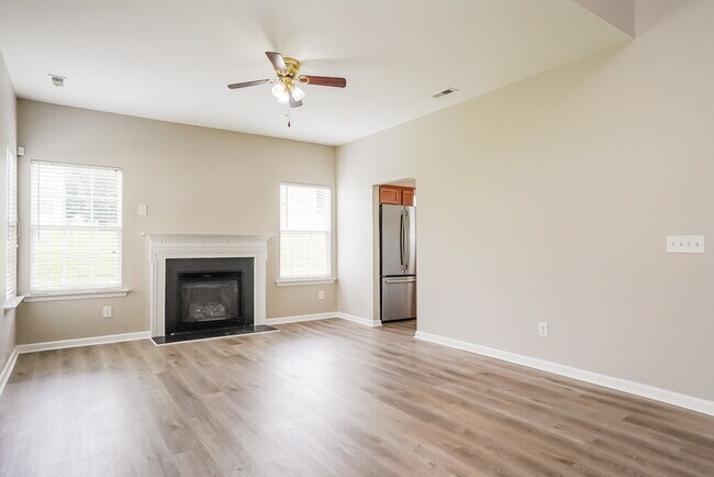 Foto del edificio - 5817 Weddington Rd