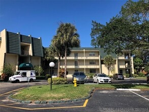 Building Photo - 9091 Lime Bay Blvd