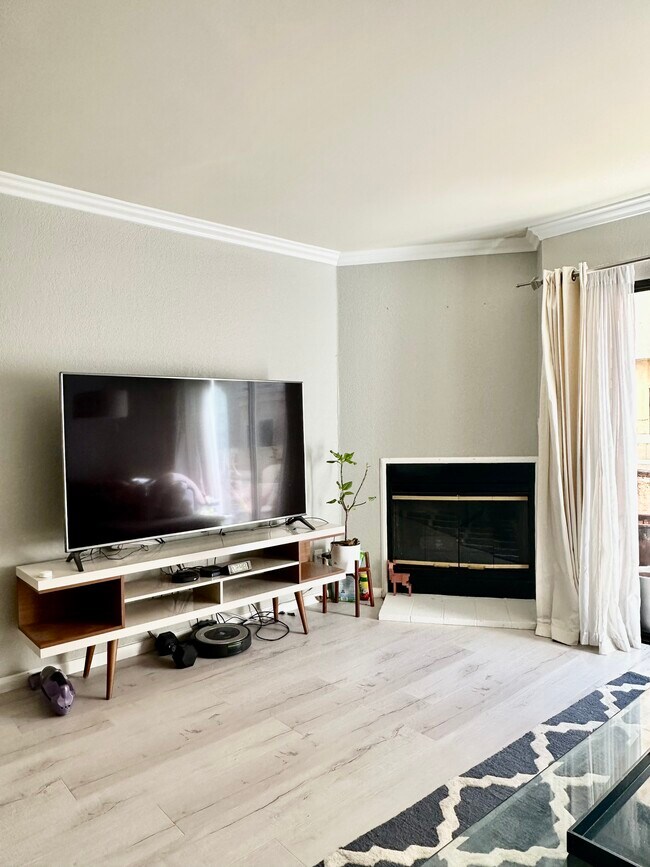 Foto del edificio - 431 W Lexington Dr