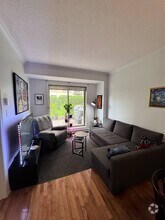 Building Photo - 8580 Rue Raymond-Pelletier