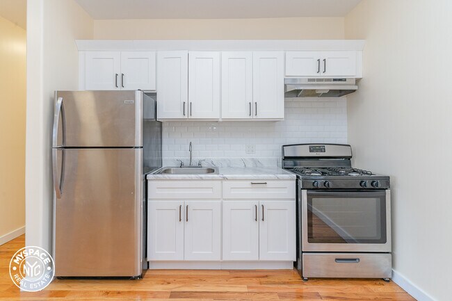 Foto del edificio - 472 E 48th St