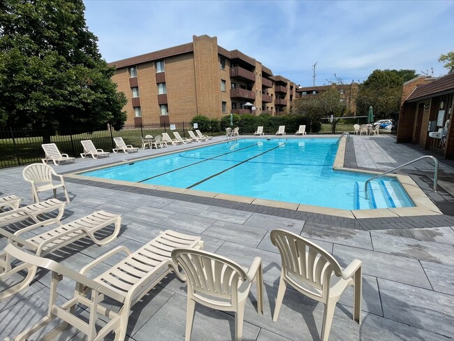 Foto del edificio - 1755 Lake Cook Rd