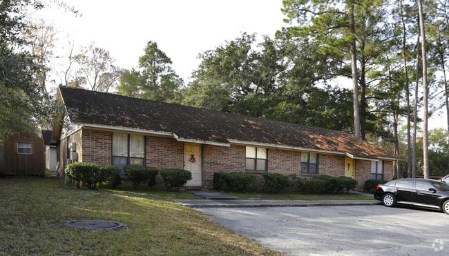 Building Photo - 0 Plainfield Ave