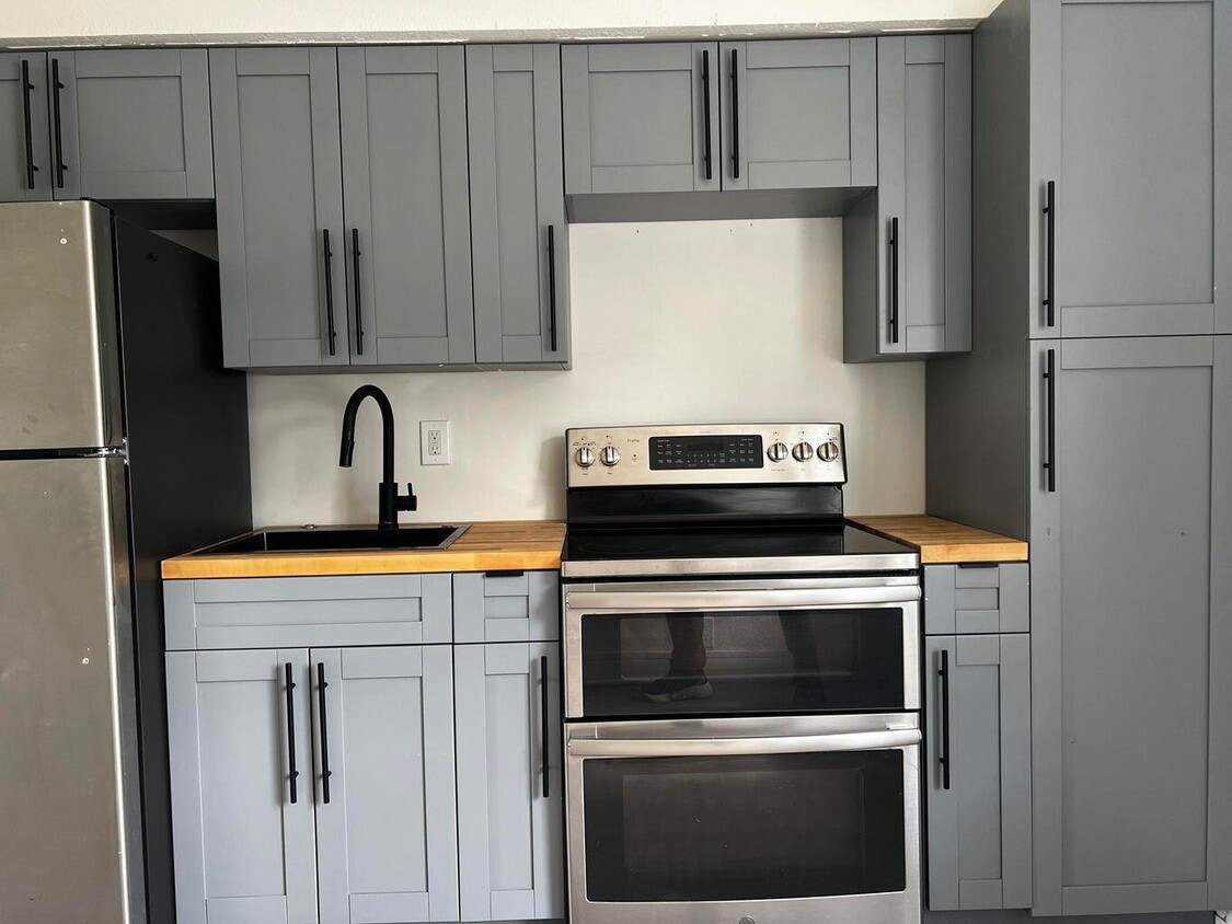 Primary Photo - 1197 W 35th St