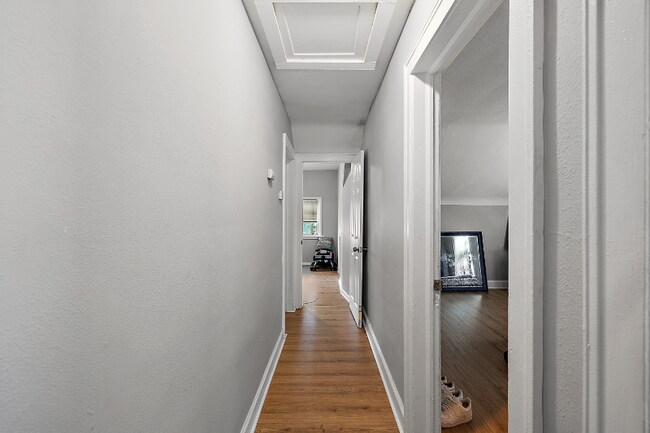 Foto del edificio - 15716 Cherrylawn St