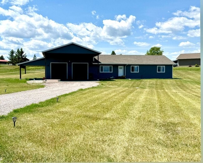 Building Photo - Beautiful West Kalispell Home