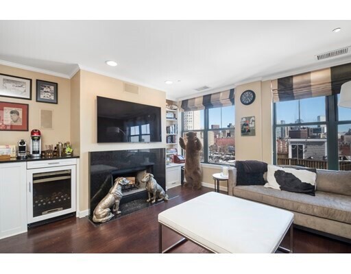 Building Photo - 75 Clarendon St