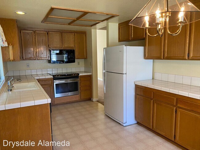 Building Photo - 3 br, 2 bath House - 14 Ulster Place