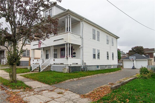 Foto del edificio - 186 Freeborn Ave