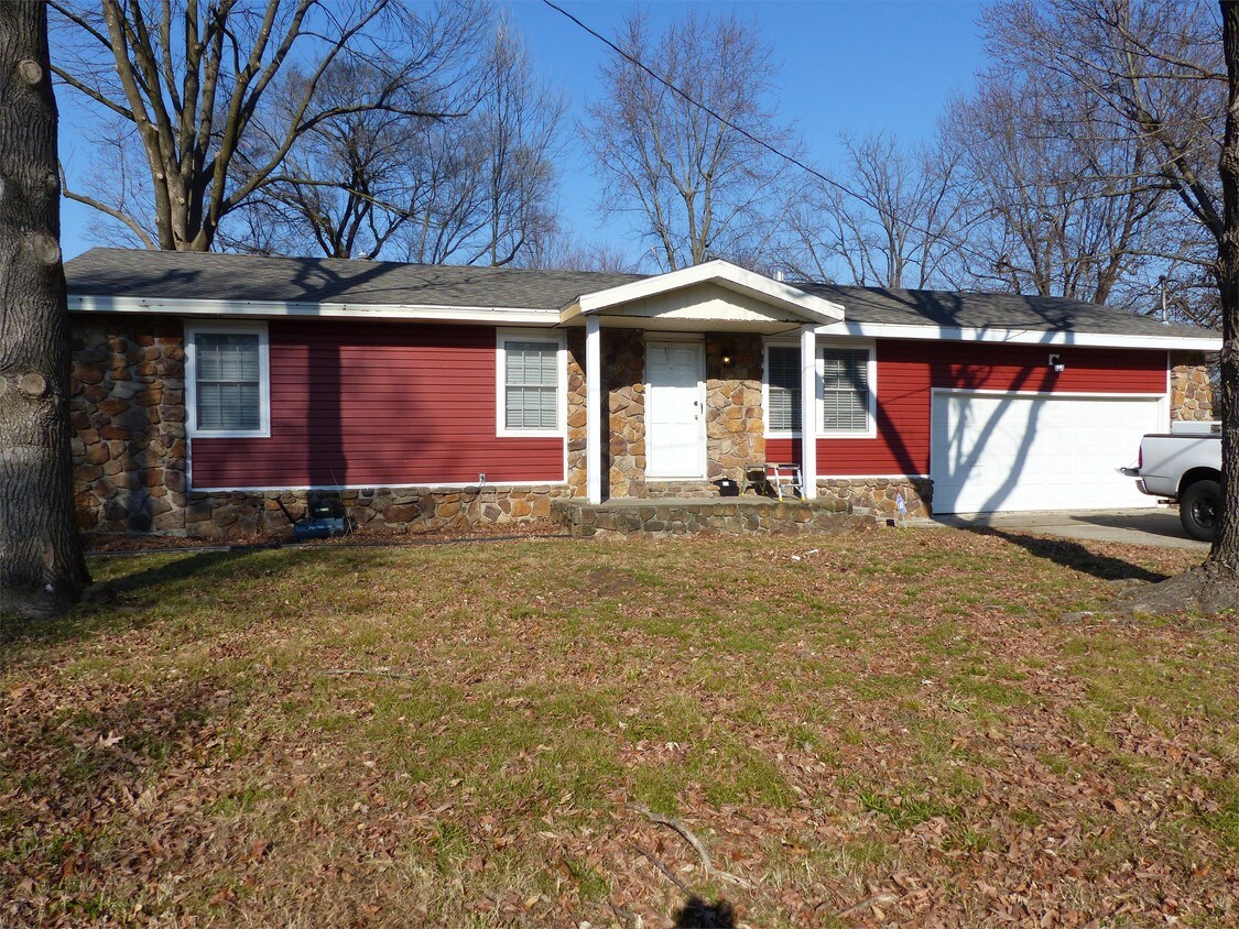 Primary Photo - 1267 E Broadmoor St