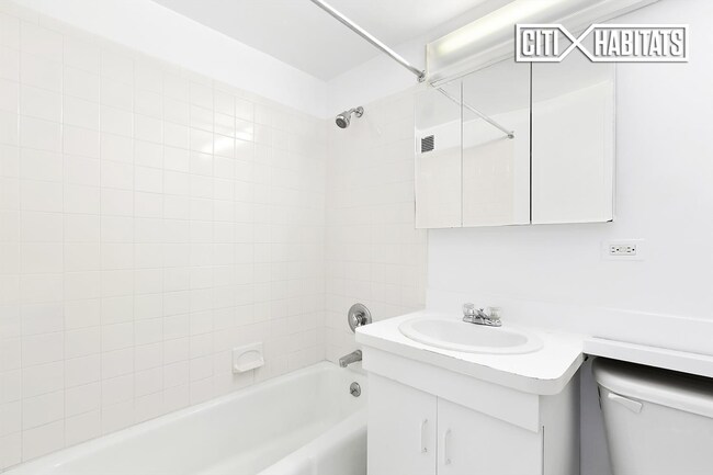 Building Photo - 235 S Lexington Ave