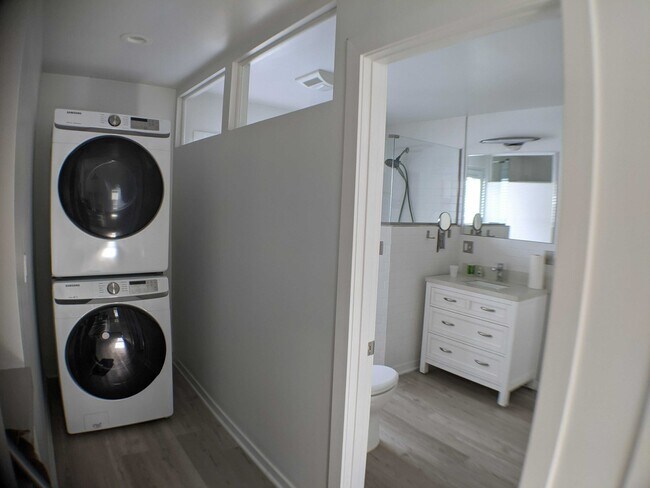 Foto del edificio - 743 Burke Ave NE