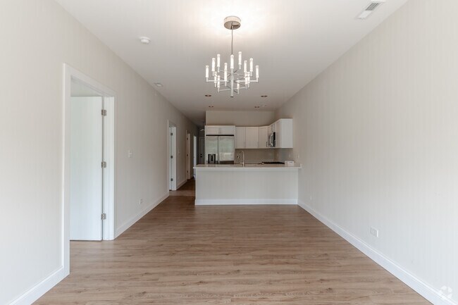 3HAB, 2BA - 1,300 pies cuadrados - Sala/comedor - The Schoolhouse Apartments