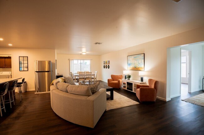 Building Photo - 1720 E Hermosa Dr