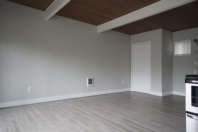 Building Photo - 295 3rd St